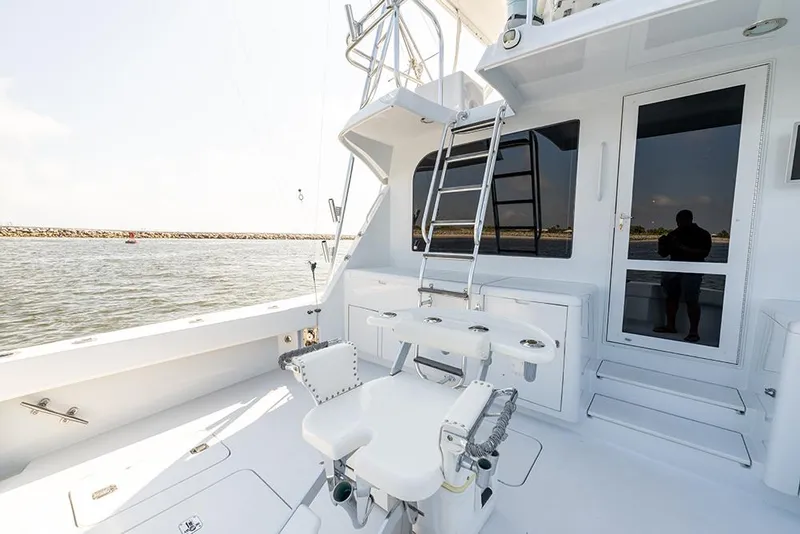Slide: The Image of Cockpit - Flybridge access, Cabin entry - 15