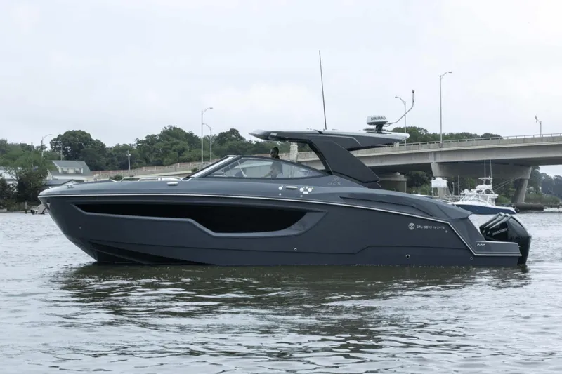 Slide: The Image of Cruisers 38 GLS South Beach Outboard 2024 - 0
