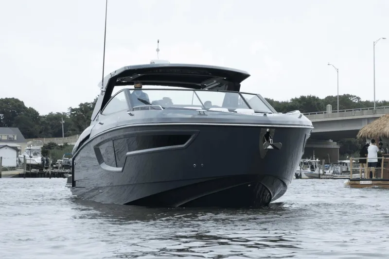 Slide: The Image of Cruisers 38 GLS South Beach Outboard 2024 - 13