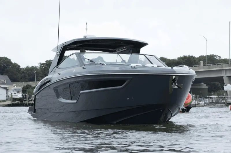 Slide: The Image of Cruisers 38 GLS South Beach Outboard 2024 - 14