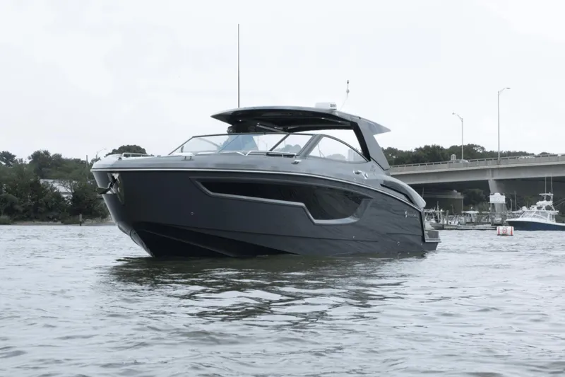 Slide: The Image of Cruisers 38 GLS South Beach Outboard 2024 - 15