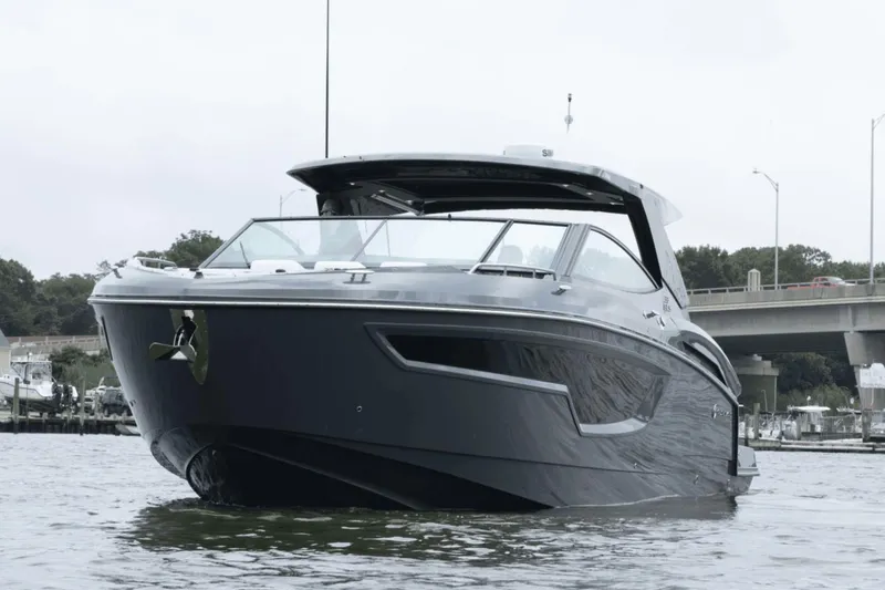 Slide: The Image of Cruisers 38 GLS South Beach Outboard 2024 - 16