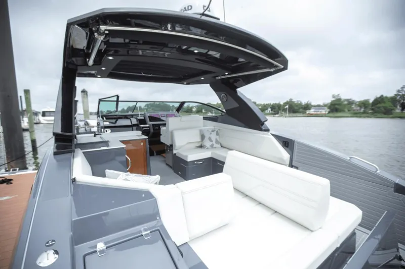 Slide: The Image of Cruisers 38 GLS South Beach Outboard 2024 - 30