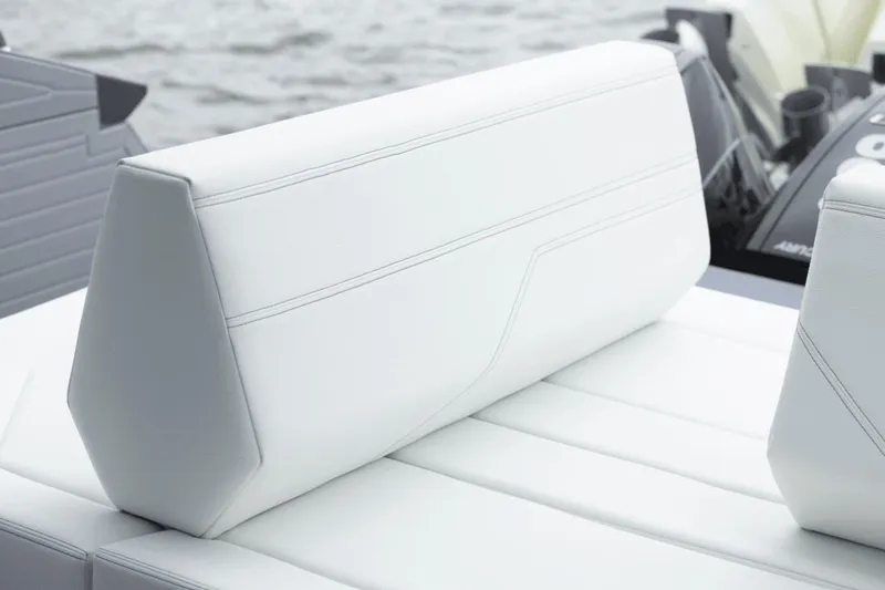 Slide: The Image of Cruisers 38 GLS South Beach Outboard 2024 - 34