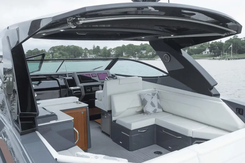 Slide: The Image of Cruisers 38 GLS South Beach Outboard 2024 - 38