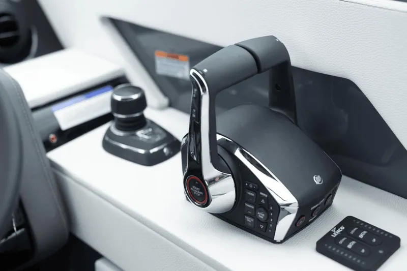 Slide: The Image of Cruisers 38 GLS South Beach Outboard 2024 - 54