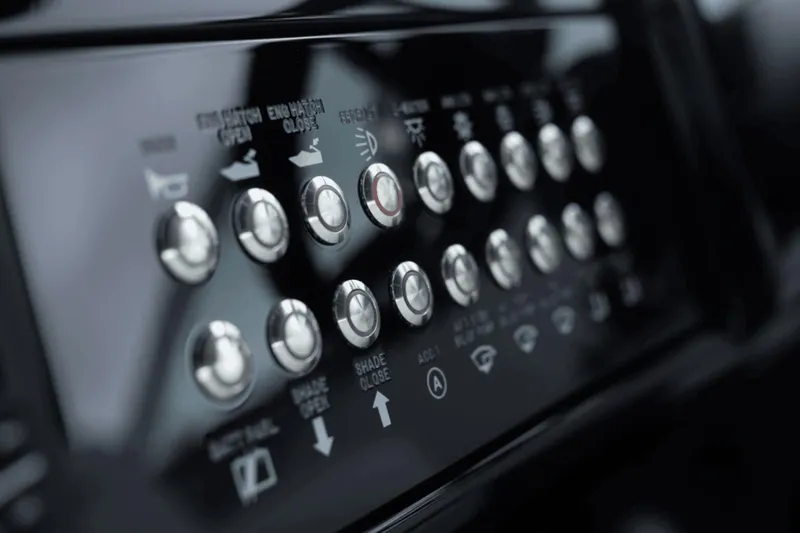 Slide: The Image of Cruisers 38 GLS South Beach Outboard 2024 - 55