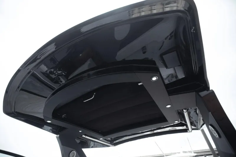 Slide: The Image of Cruisers 38 GLS South Beach Outboard 2024 - 65