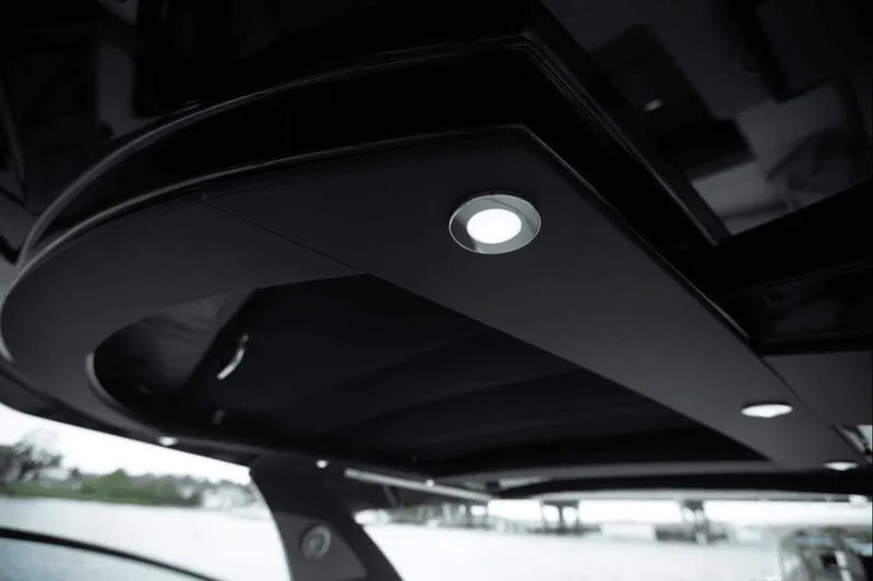 Slide: The Image of Cruisers 38 GLS South Beach Outboard 2024 - 66