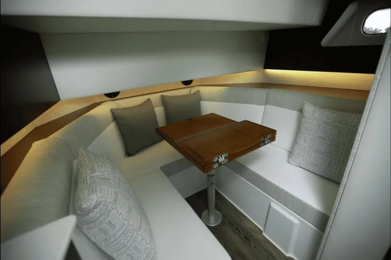 Slide: The Image of Cruisers 38 GLS South Beach Outboard 2024 - 70