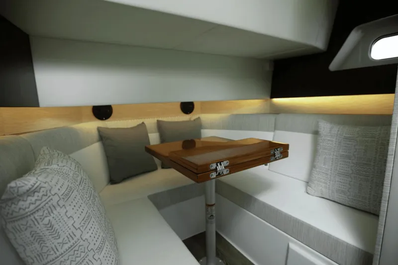 Slide: The Image of Cruisers 38 GLS South Beach Outboard 2024 - 73