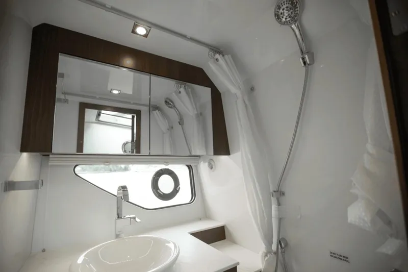 Slide: The Image of Cruisers 38 GLS South Beach Outboard 2024 - 74