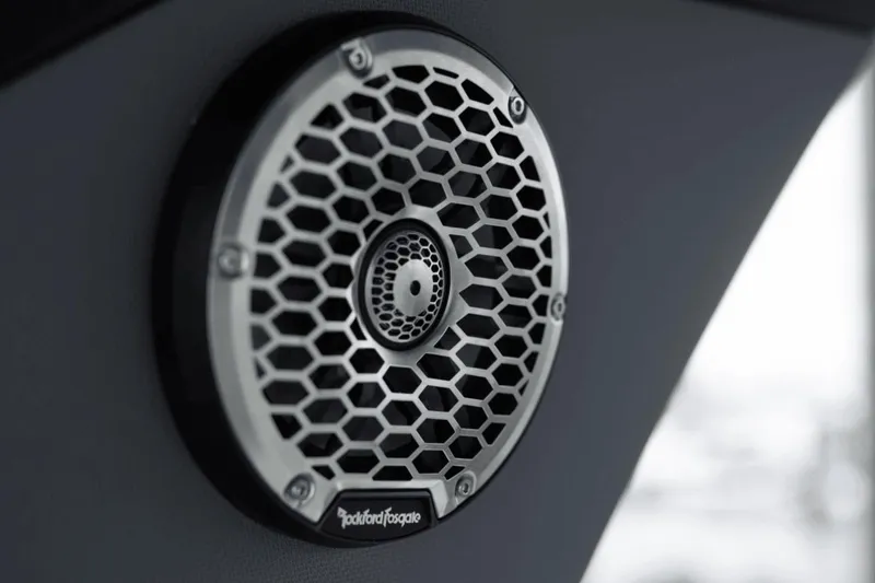 Slide: The Image of Cruisers 38 GLS South Beach Outboard 2024 - 82