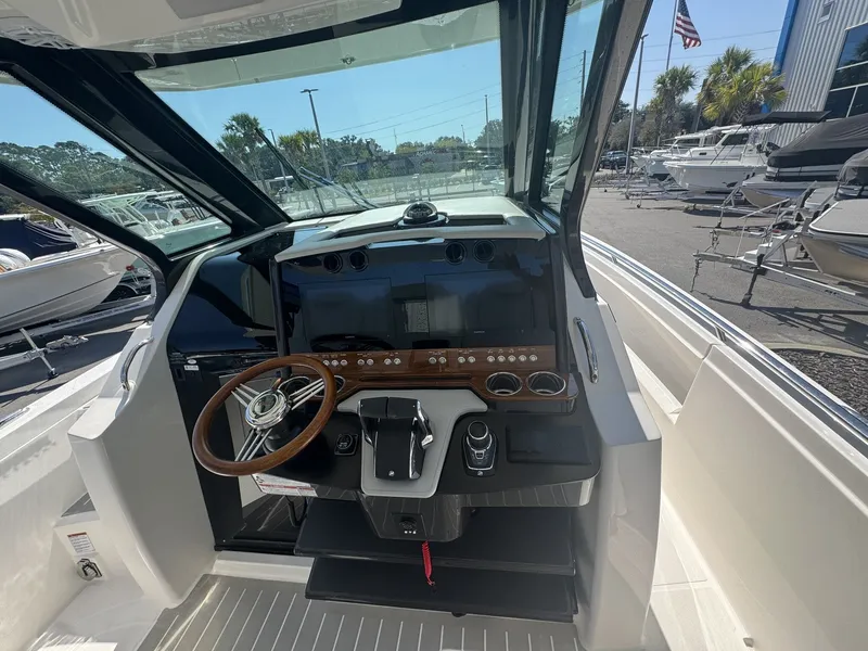 Slide: The Image of Tiara 34LS 2026 - 7