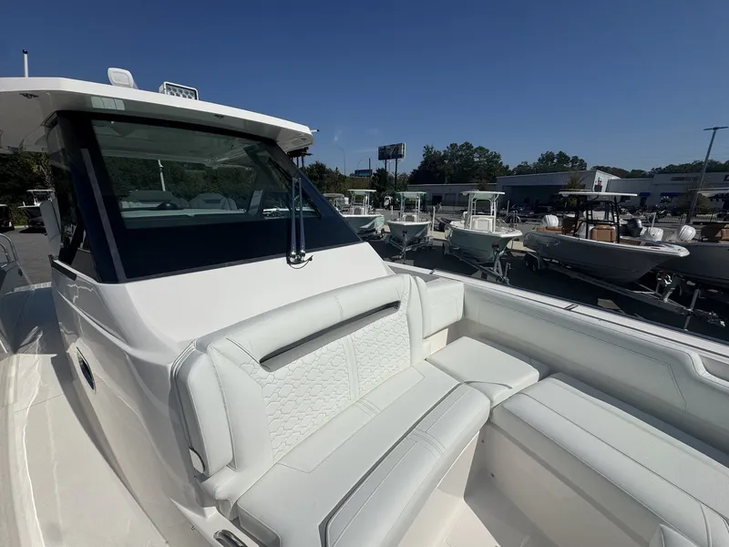 Slide: The Image of Tiara 34LS 2026 - 9