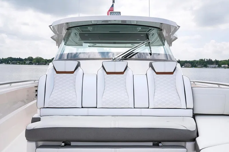 Slide: The Image of Tiara 43LS 2026 - 10