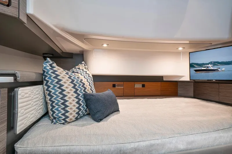 Slide: The Image of Tiara 43LS 2026 - 19