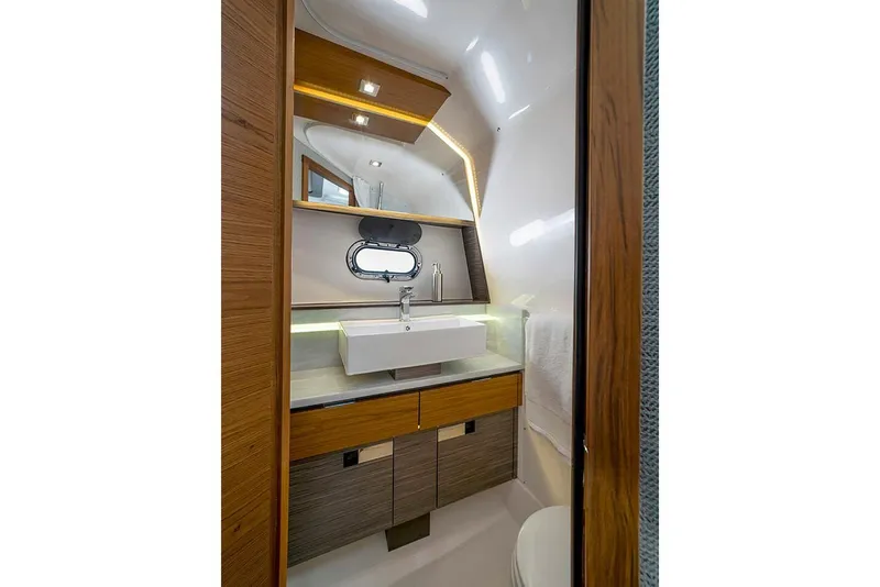 Slide: The Image of Tiara 43LS 2026 - 21