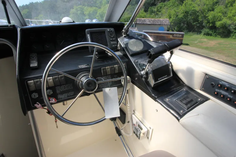 Slide: The Image of 1994 Bayliner 3055 Sunbridge helm with steering wheel and control panel. - 11