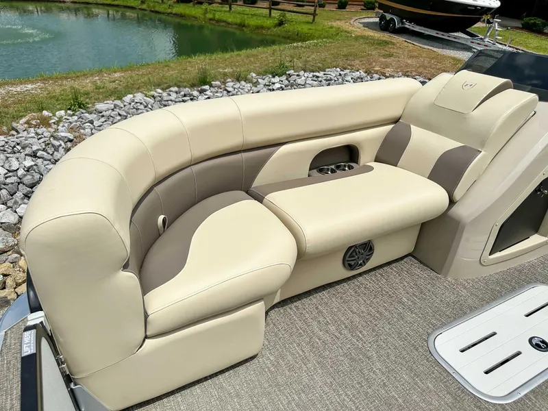 Slide: The Image of Premier 230 Sunsation RL 2023 - 10