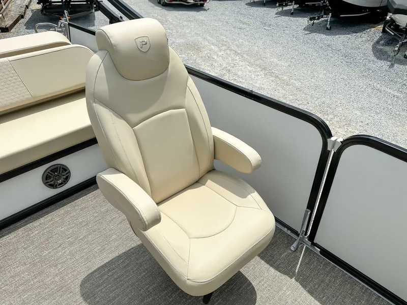 Slide: The Image of Premier 230 Sunsation RL 2023 - 11