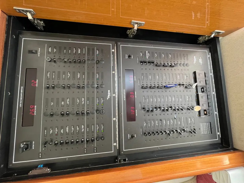 Slide: The Image of Viking 55 Convertible 1999 - 14