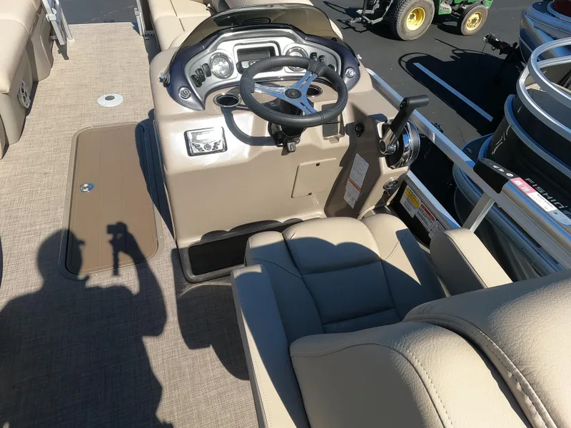 Slide: The Image of 2023 Sun Tracker SportFish 22 XP3 boat interior with steering console and seating. - 5