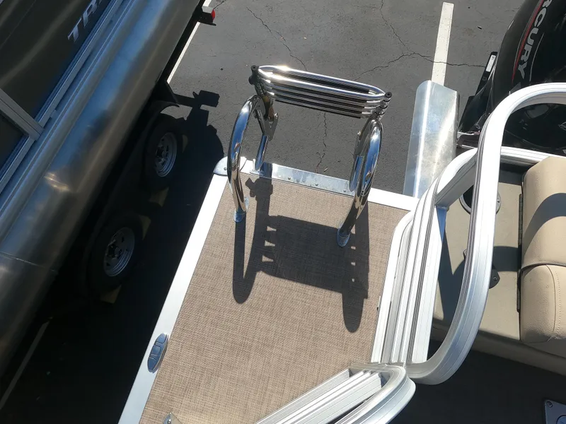Slide: The Image of 2023 Sun Tracker SportFish 22 XP3 boat ladder and deck area - 9