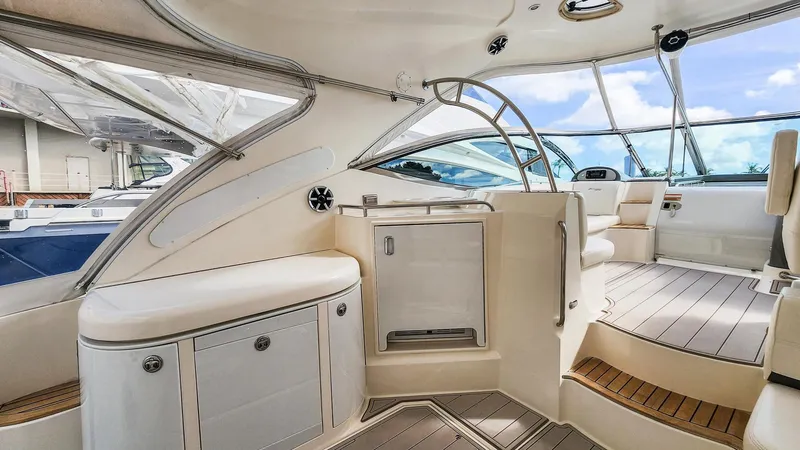 Slide: The Image of 2007 Cruisers Yachts 520 Express interior with modern amenities and sleek design. - 29