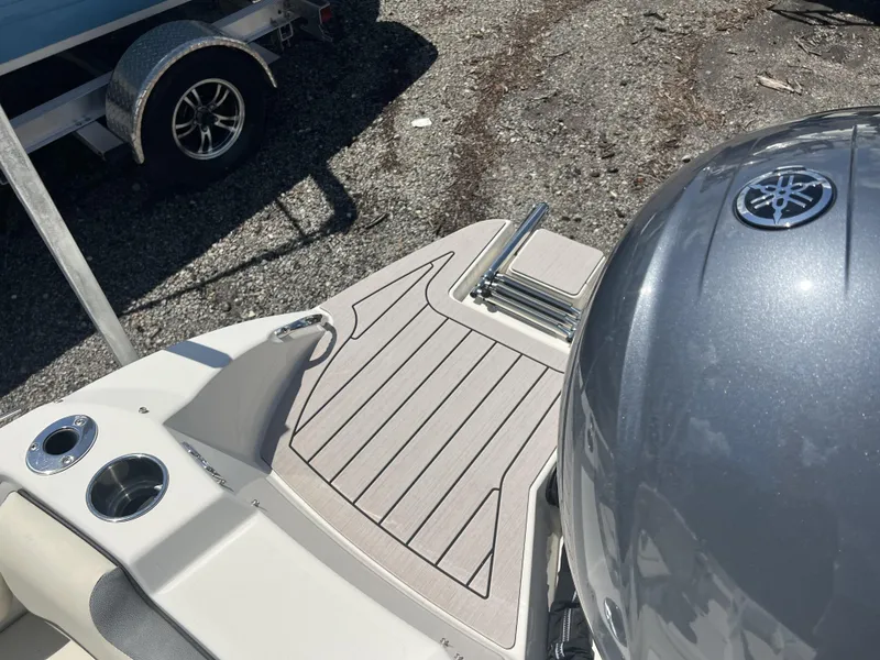 Slide: The Image of Stingray 182SC 2023 - 14