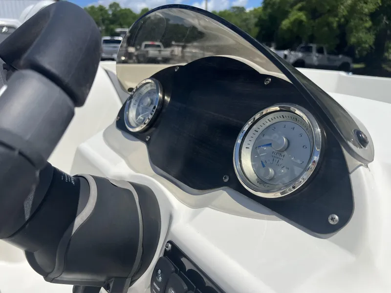 Slide: The Image of Stingray 182SC 2023 - 2