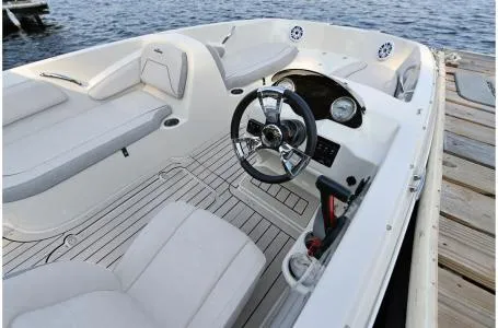 Slide: The Image of Stingray 182SC 2023 - 8