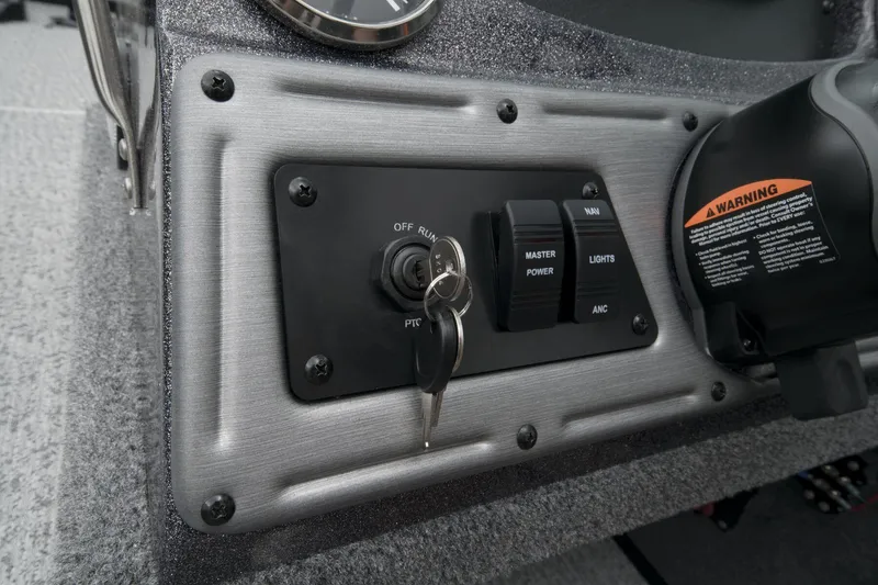 Slide: The Image of Ranger VS1782SC Angler 2023 - 43