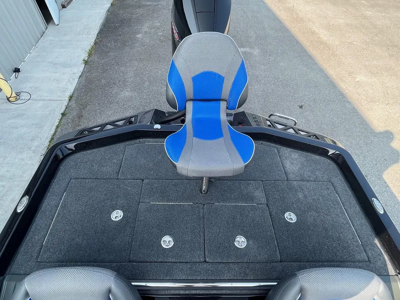 Slide: The Image of 2024 Ranger Z519 boat with blue and gray seating and storage compartments. - 12