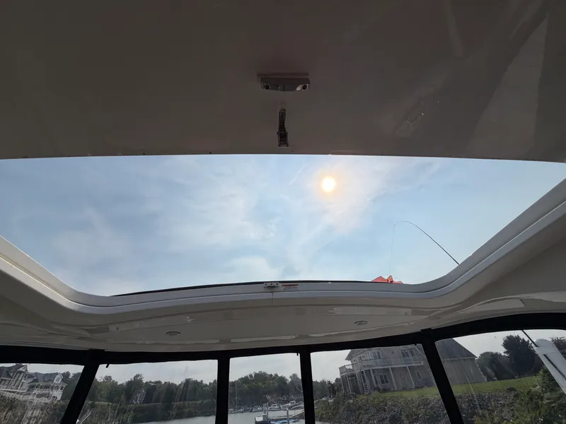 Slide: The Image of Sea Ray 310 SLX OB 2021 - 13