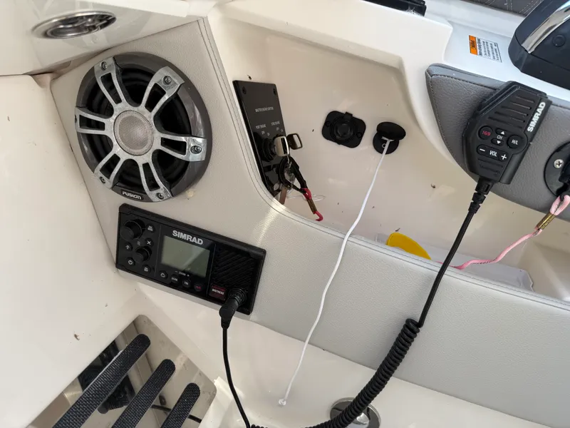 Slide: The Image of Sea Ray 310 SLX OB 2021 - 15