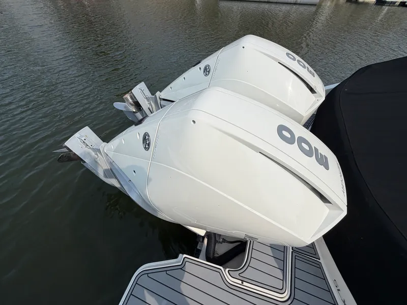 Slide: The Image of Sea Ray 310 SLX OB 2021 - 20