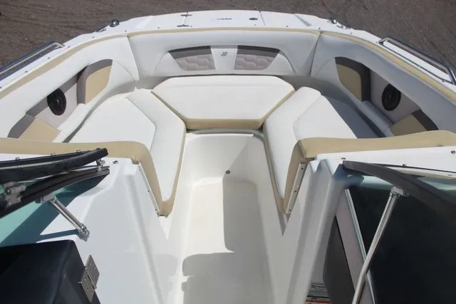 Slide: The Image of Four Winns HD 220 OB 2020 - 8