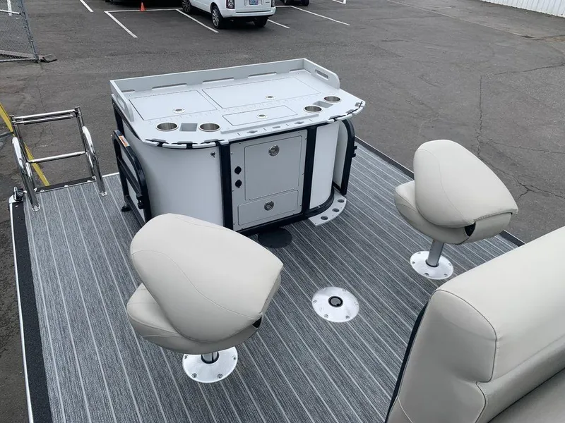 Slide: The Image of Premier 230 SunSation Angler 2025 - 12