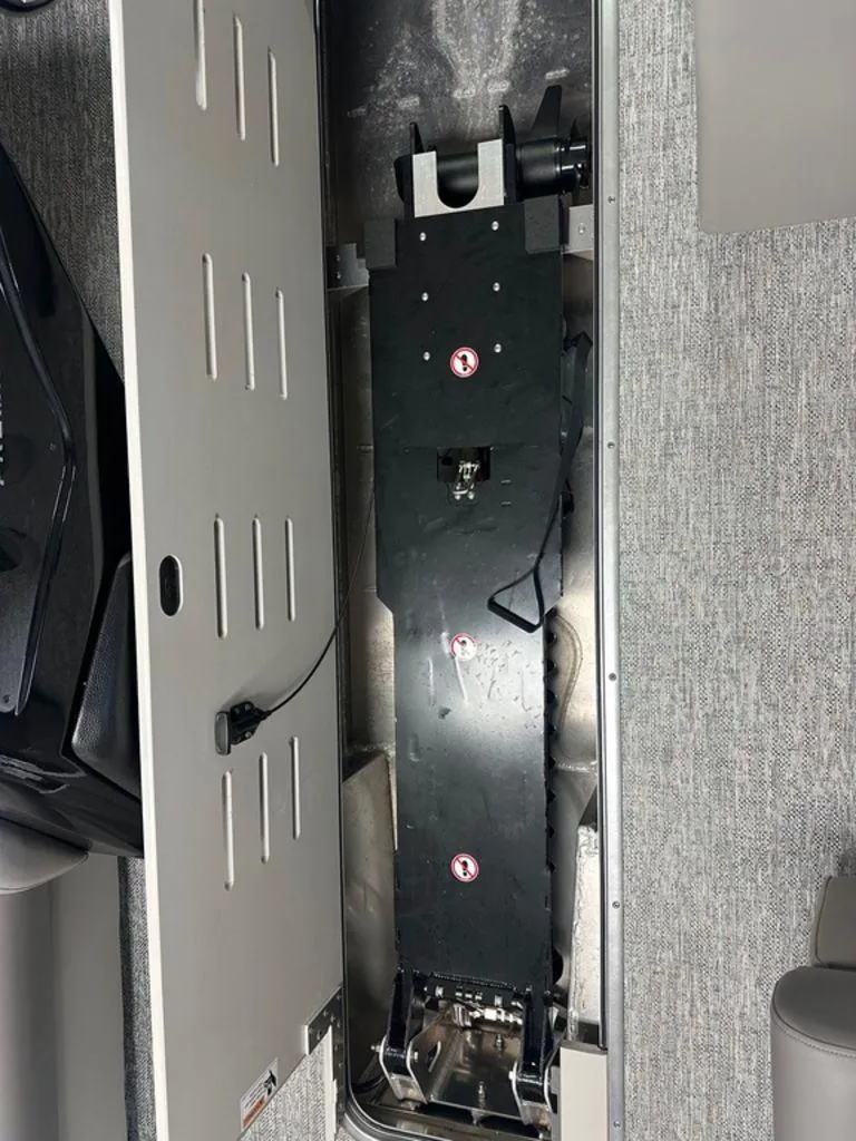 Slide: The Image of Premier 230 SunSation Angler 2025 - 4