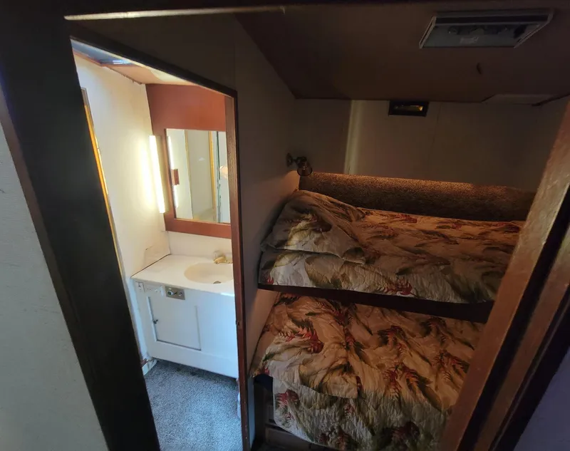 Slide: The Image of #3 Stateroom w/ Ensuite Head/Shower - 40