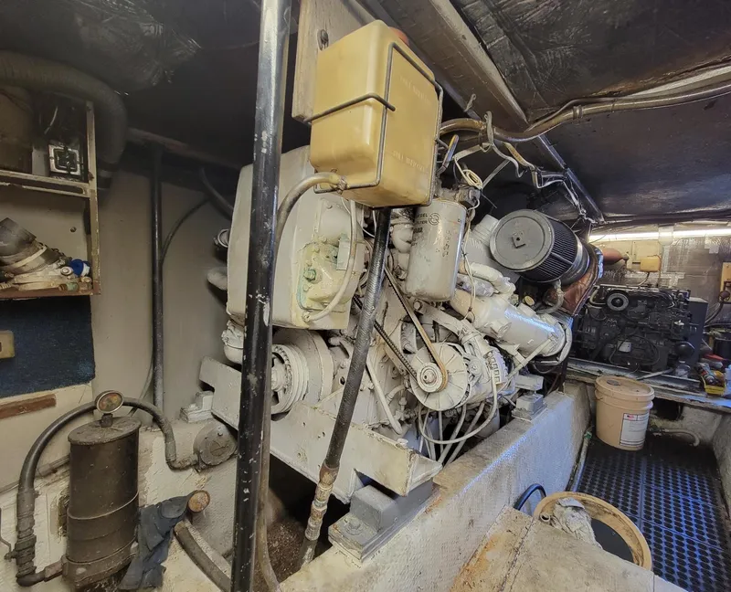 Slide: The Image of Starboard Engine - 735HP Detroit 8V92 - 44