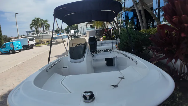 Slide: The Image of Boston Whaler 130 Super Sport 2027 - 8