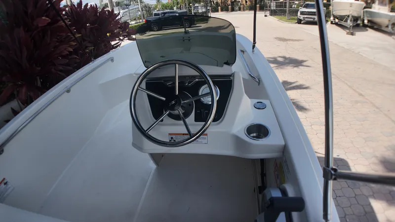 Slide: The Image of Boston Whaler 130 Super Sport 2027 - 7