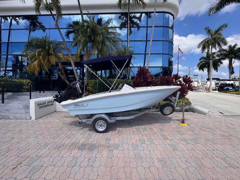 The Image of Boston Whaler 130 Super Sport 2027 - 0