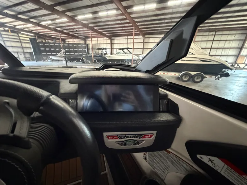 Slide: The Image of Nautique Super Air Nautique G25 2020 - 27