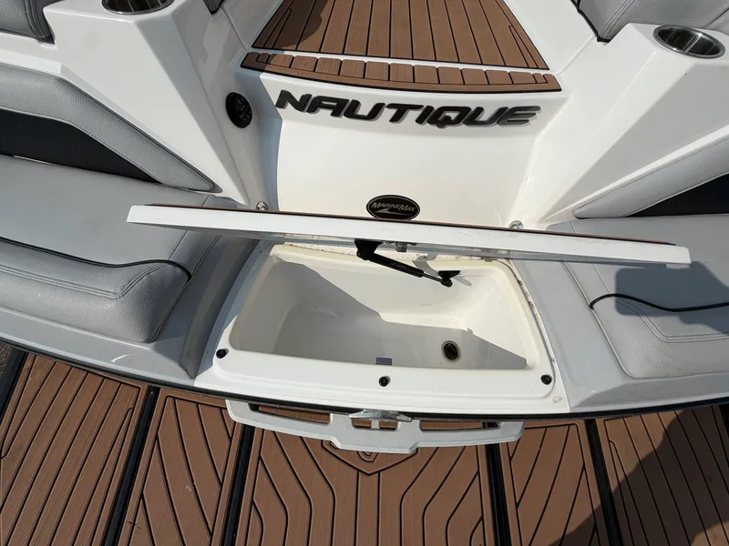 Slide: The Image of Nautique Super Air Nautique G25 2020 - 9