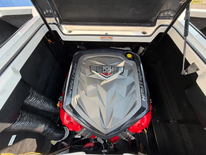 Slide: The Image of Nautique Super Air Nautique G25 2020 - 24