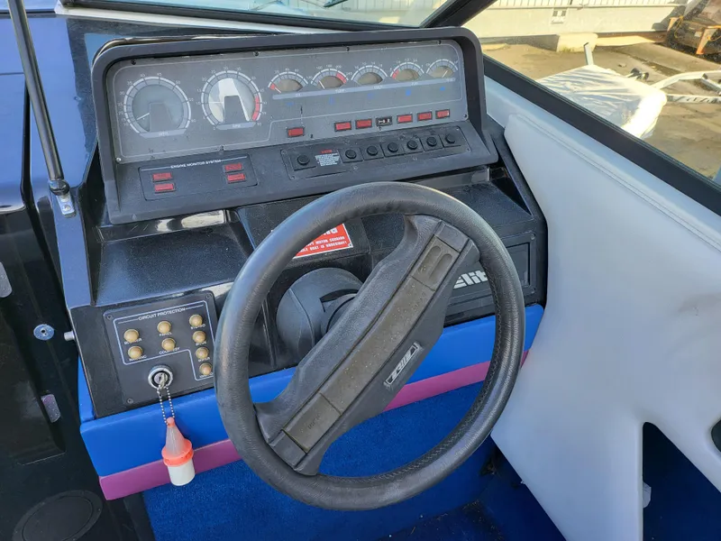 Slide: The Image of 1988 Wellcraft 220 Elite boat dashboard and steering wheel. - 4