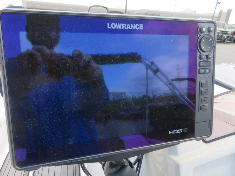 Slide: The Image of Lowrance HDS display on 2022 Starcraft 231 OB boat. - 11